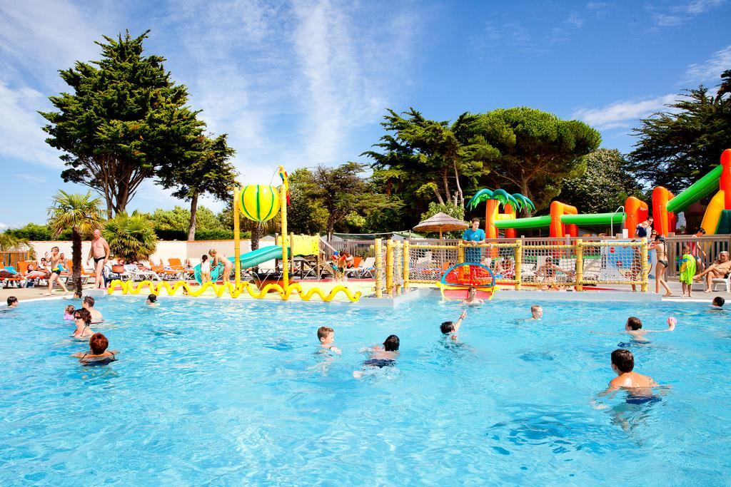 לה פלוט Camping Les Peupliers מראה חיצוני תמונה